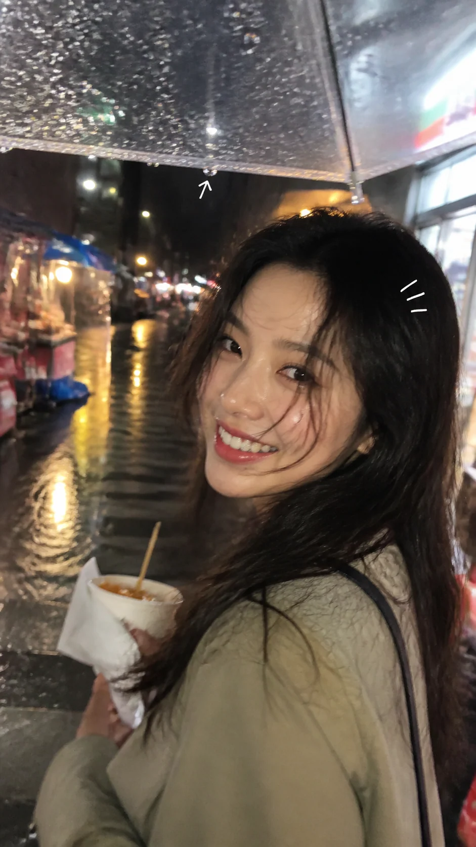 雨夜便利店随手拍示例图